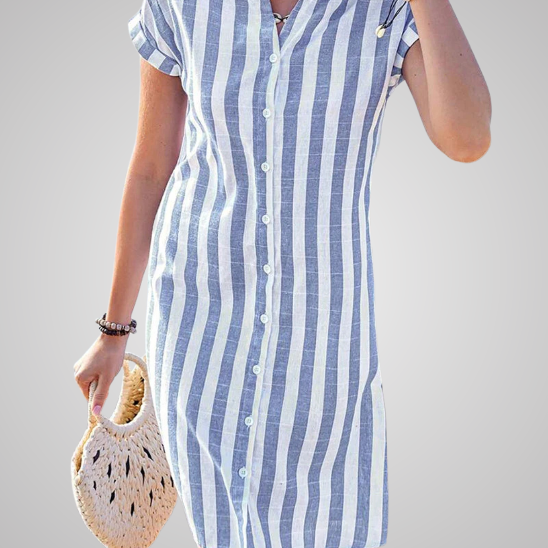 Coastal Breeze – Blåstripet sommerkjole med knapper