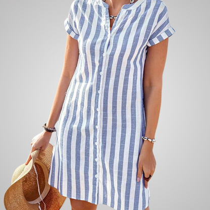 Coastal Breeze – Blåstripet sommerkjole med knapper